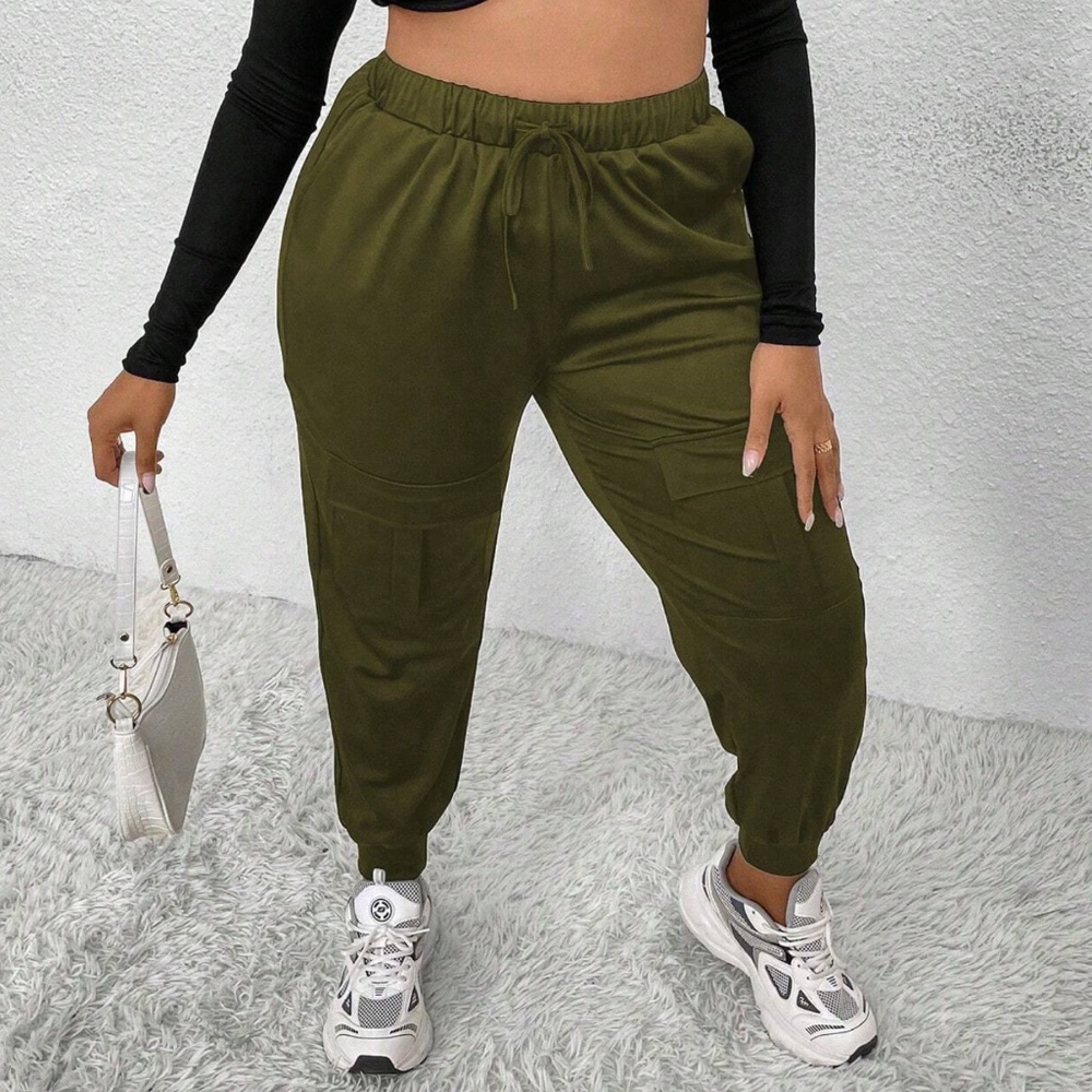Plus High Waisted Pockets Cargo Capri Pants
